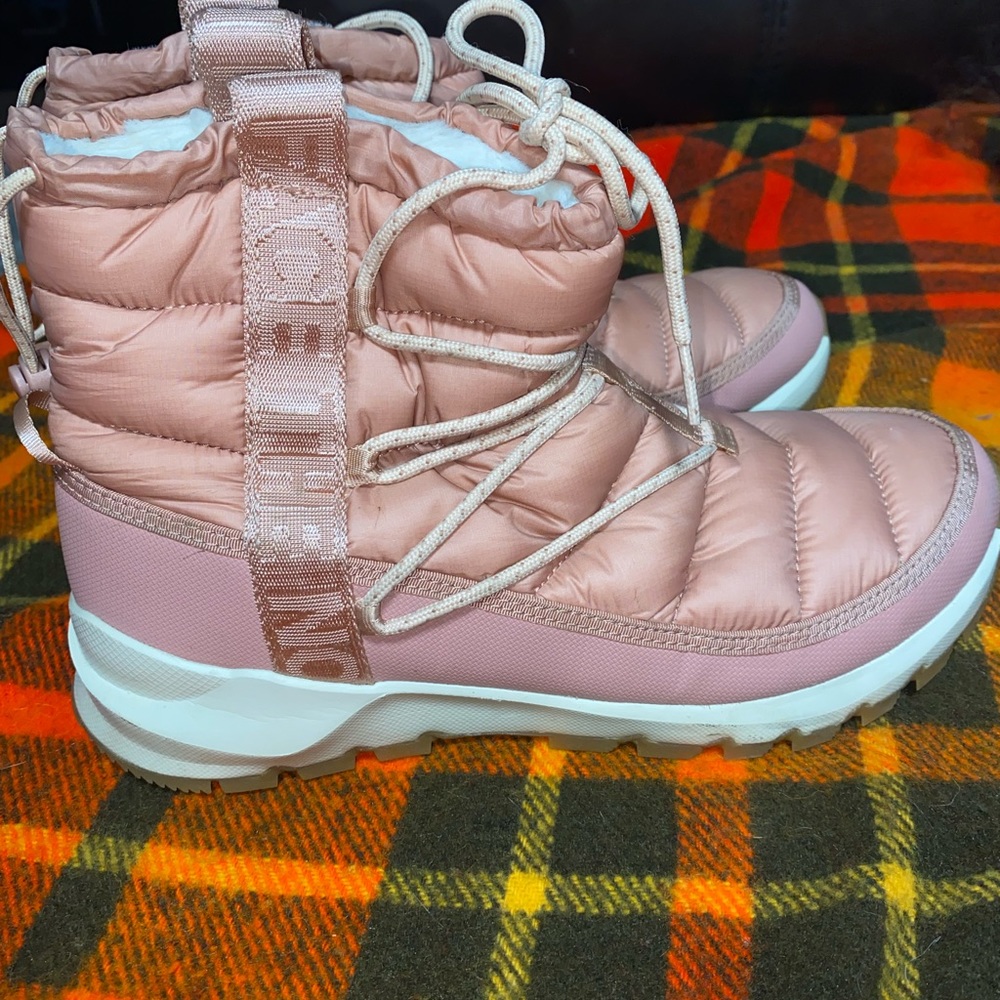 The northface snow boots